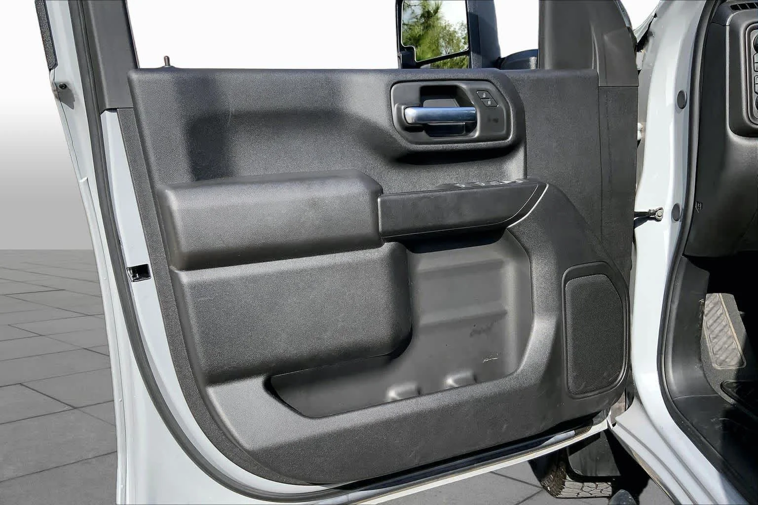 Used 2025 Slate Gray Metallic Chevrolet Custom image 22