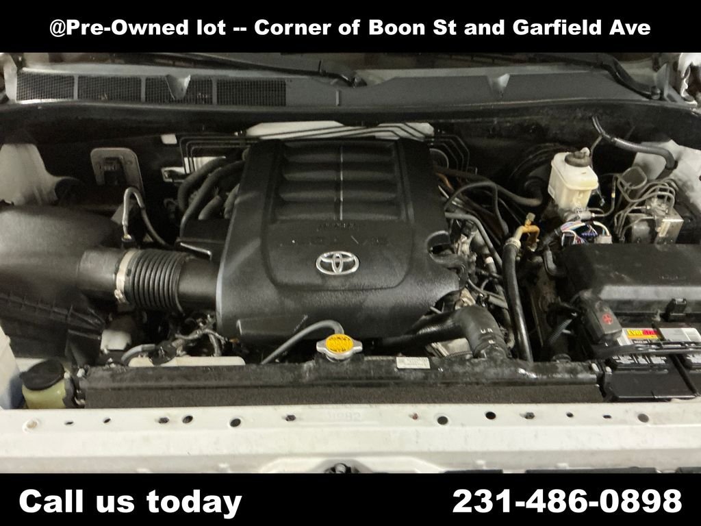 Used 2017 White Toyota SR image 21