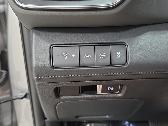 Used 2022 Silver Hyundai Limited image 26