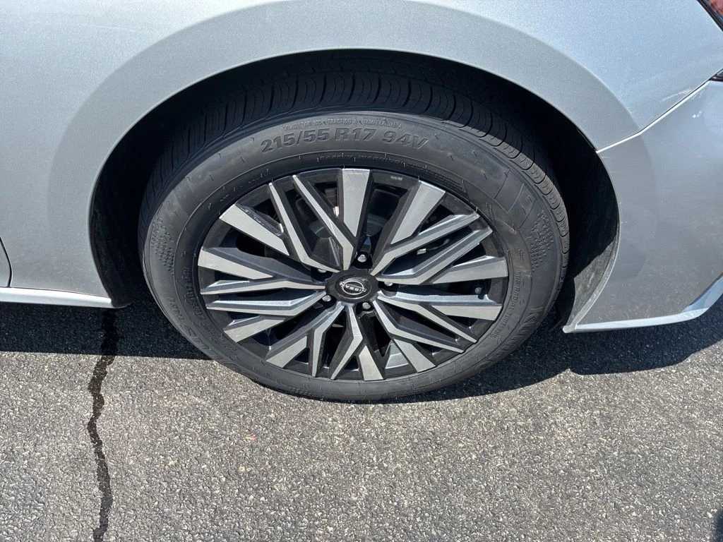 Certified Used 2024 Silver Nissan 2.5 SV image 9