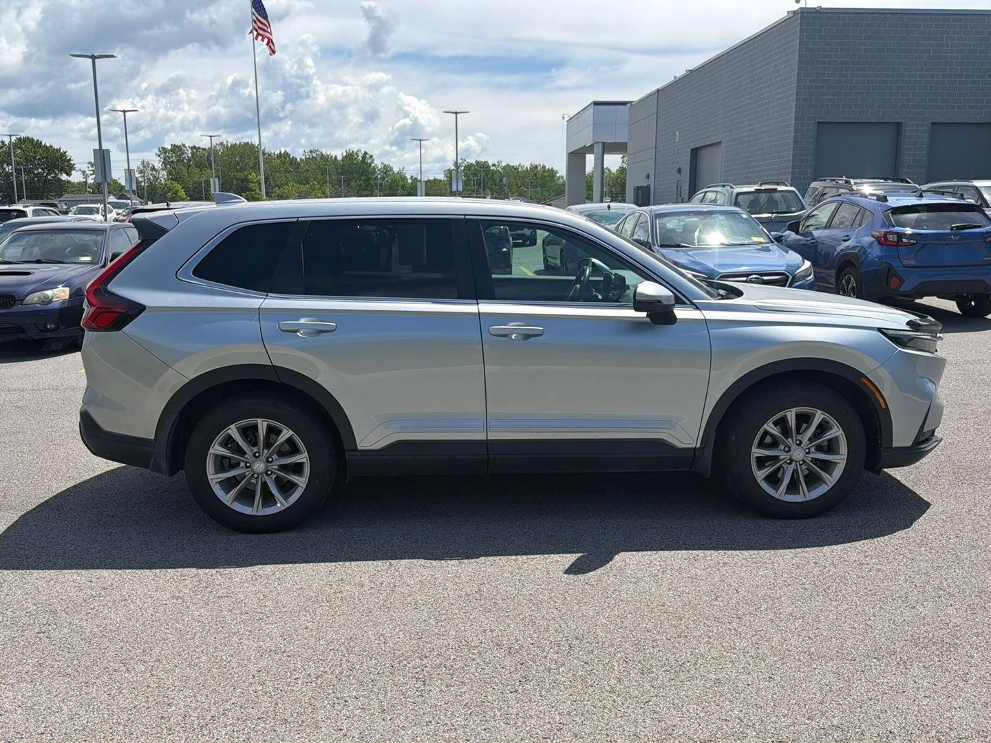 Used 2025 Solar Silver Metallic Honda EX-L image 3