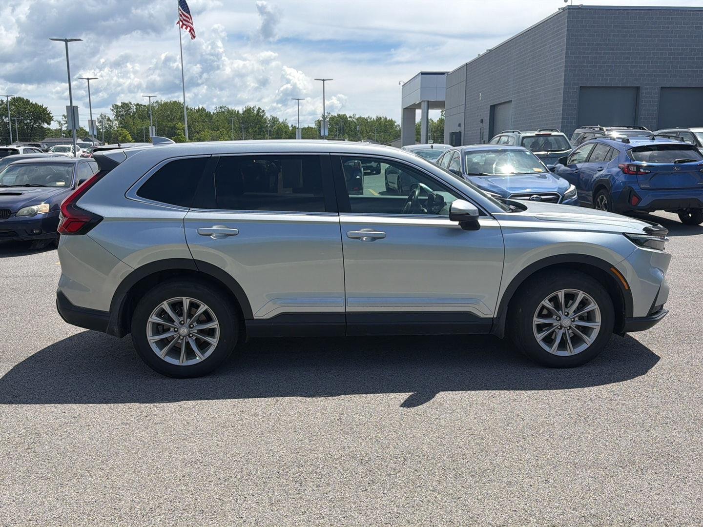 Used 2025 Solar Silver Metallic Honda EX-L image 3