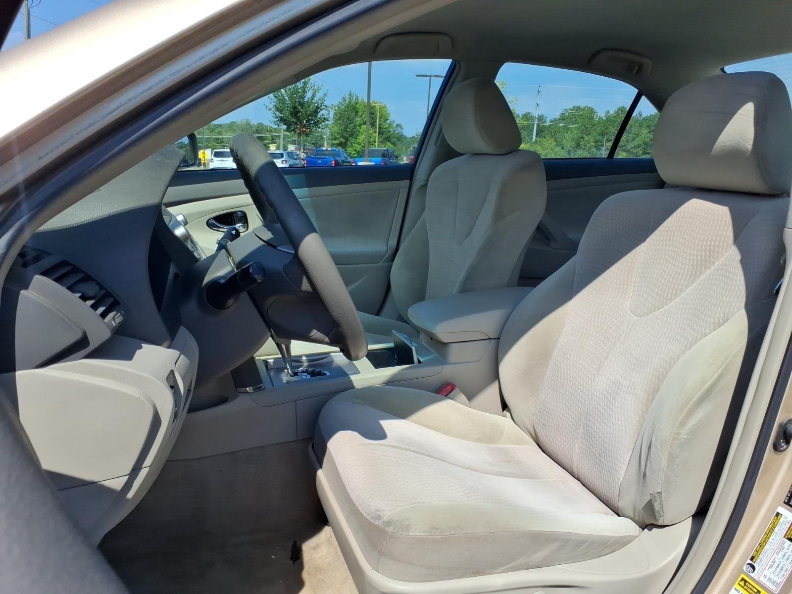 Used 2010  Toyota LE image 18