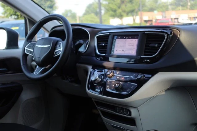 Used 2023 Black Chrysler LX image 39