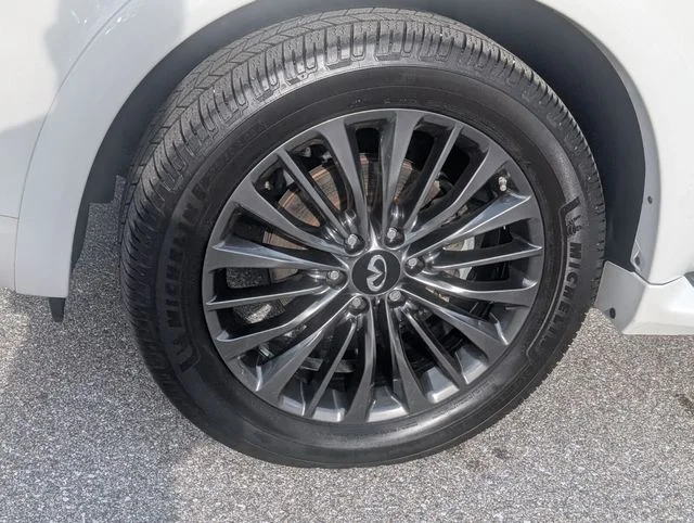 Used 2024 White INFINITI Sensory image 4
