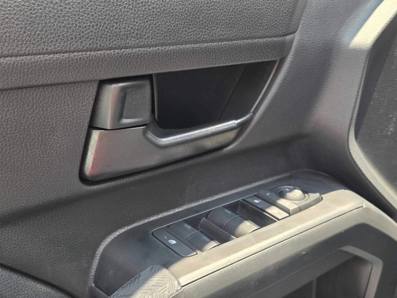 2025 Toyota Tacoma SR5 - Photo 21