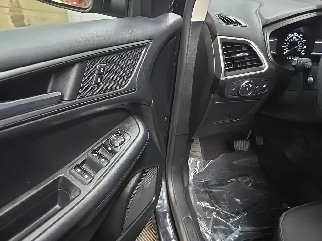 Certified Used 2022 Black Ford SE image 17