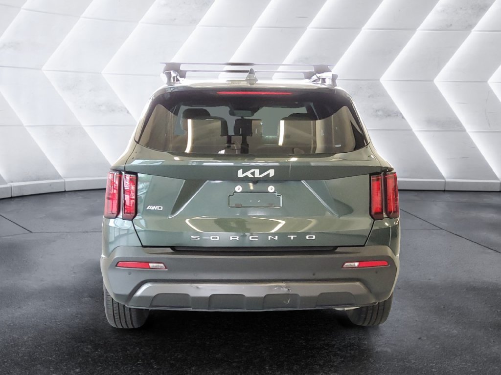 Used 2022 Green Kia S image 5