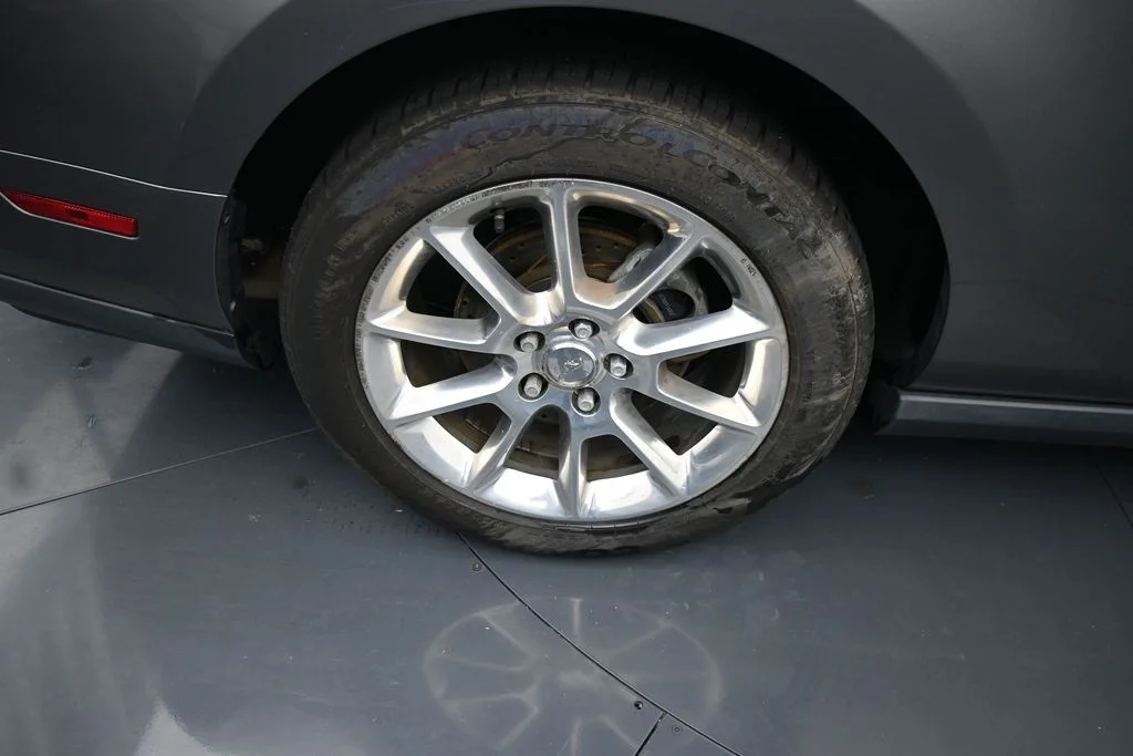 Used 2011  Ford V6 Premium image 9