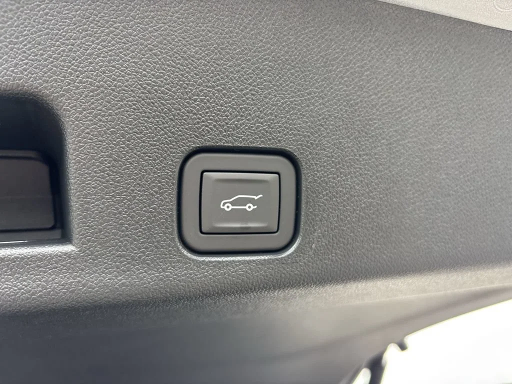 2026 GMC Acadia Denali Ultimate - Photo 17