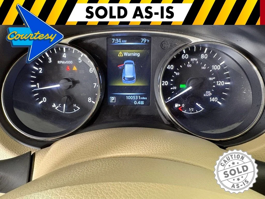 Used 2015 Red Nissan S image 26