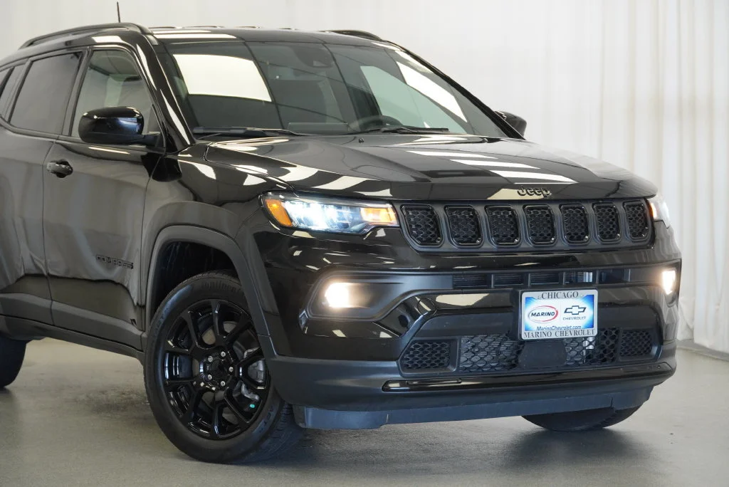 Used 2023 Black Jeep Altitude 4x4 image 9