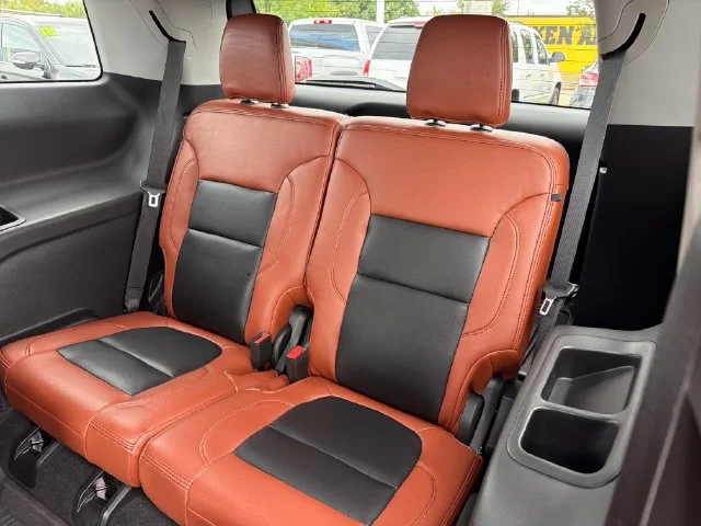 Used 2023 White GMC SLE image 22