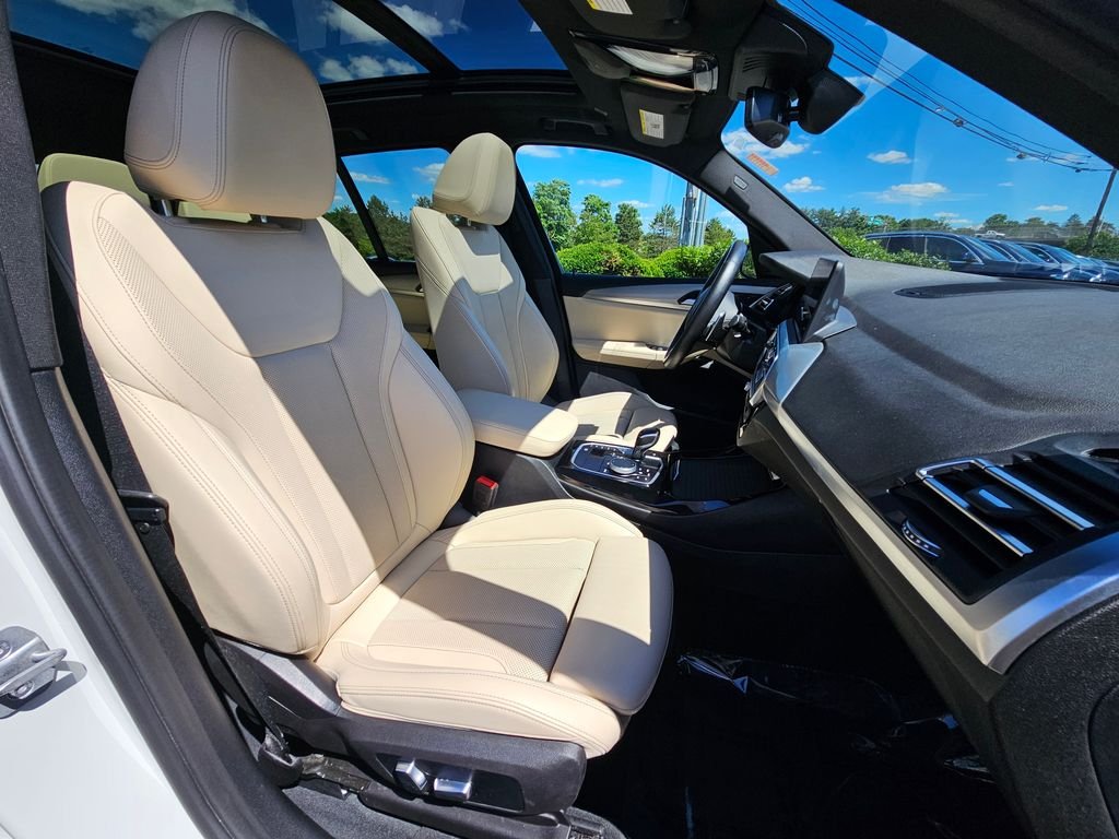 Used 2023 Mineral White Metallic BMW xDrive30i image 16