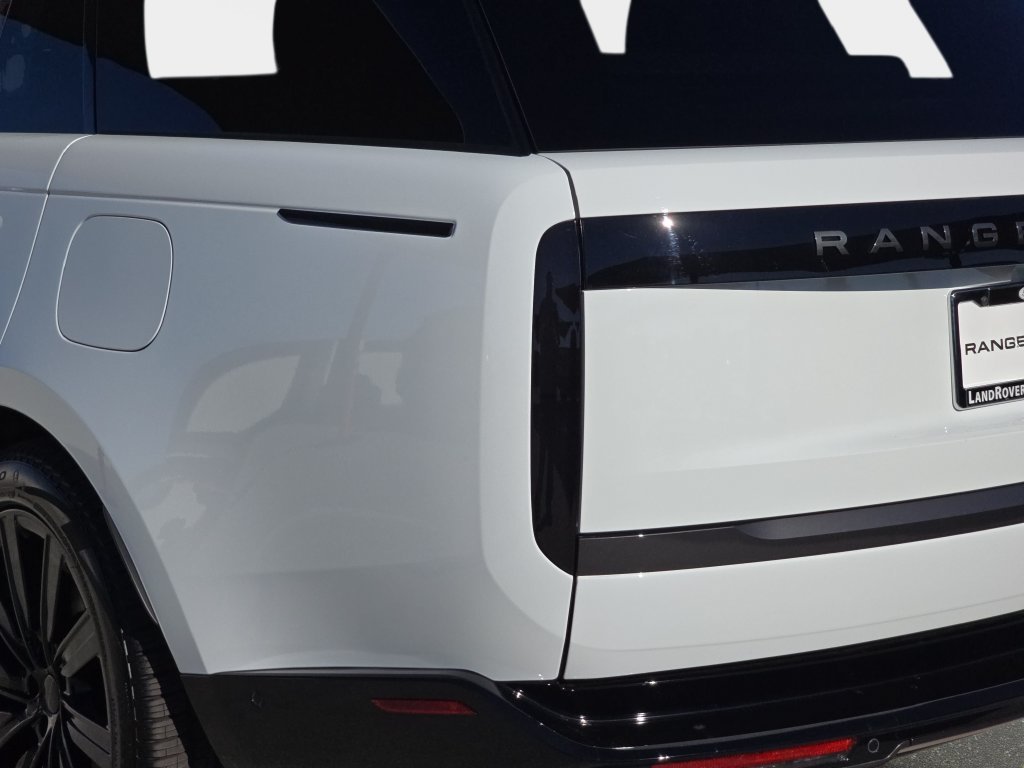 New 2026 Fuji White Land Rover SE image 37