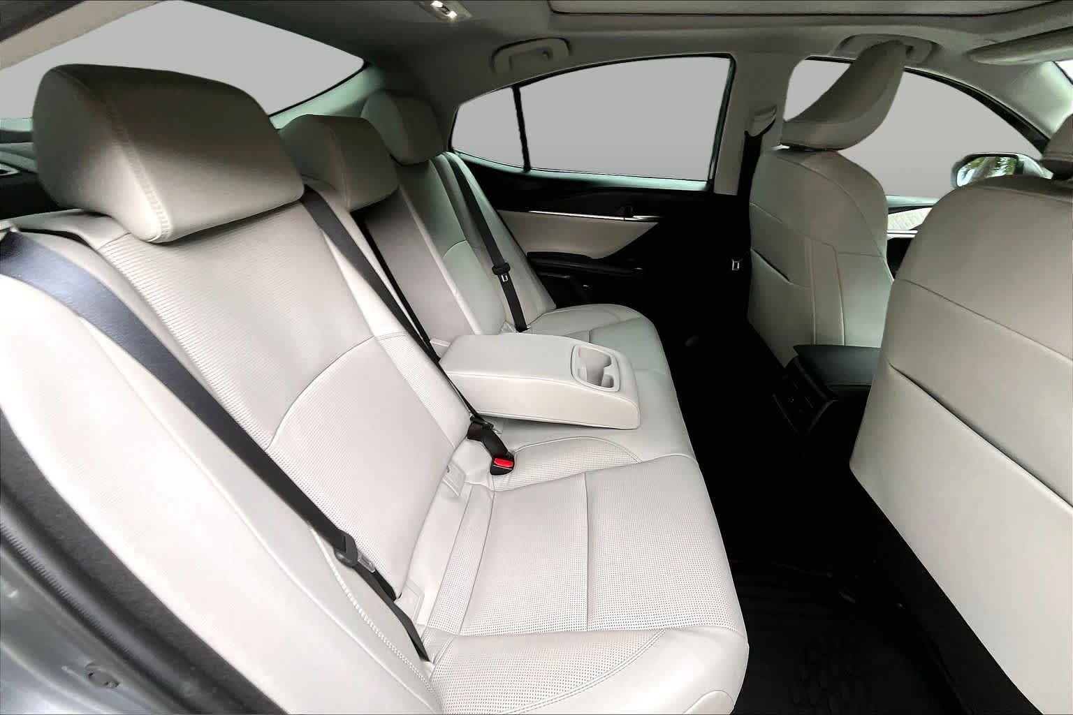 Used 2025 Heavy Metal Toyota XLE image 20