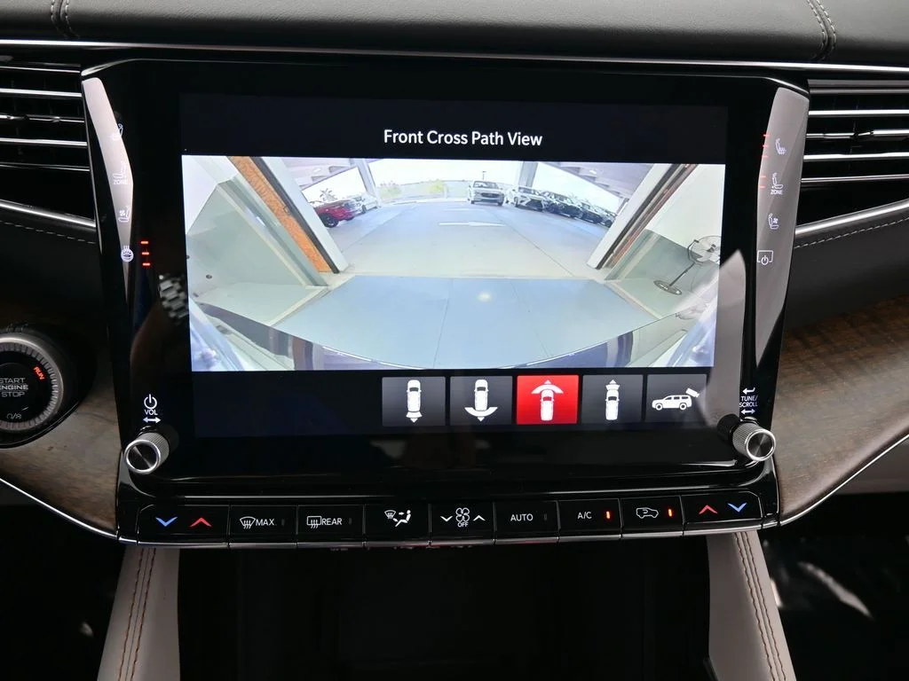 Used 2024 Diamond Black Crystal Pearlcoat Jeep Base image 26