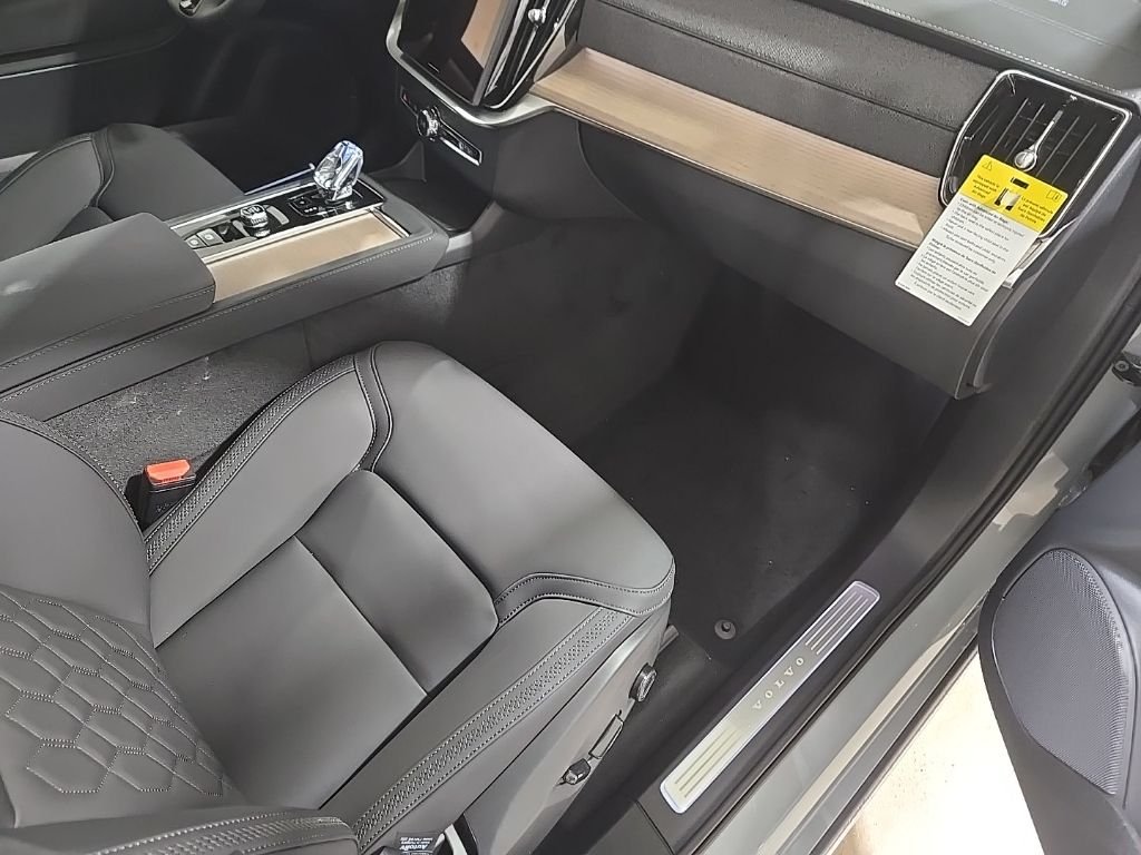 2026 Volvo XC90 Plus - Photo 24