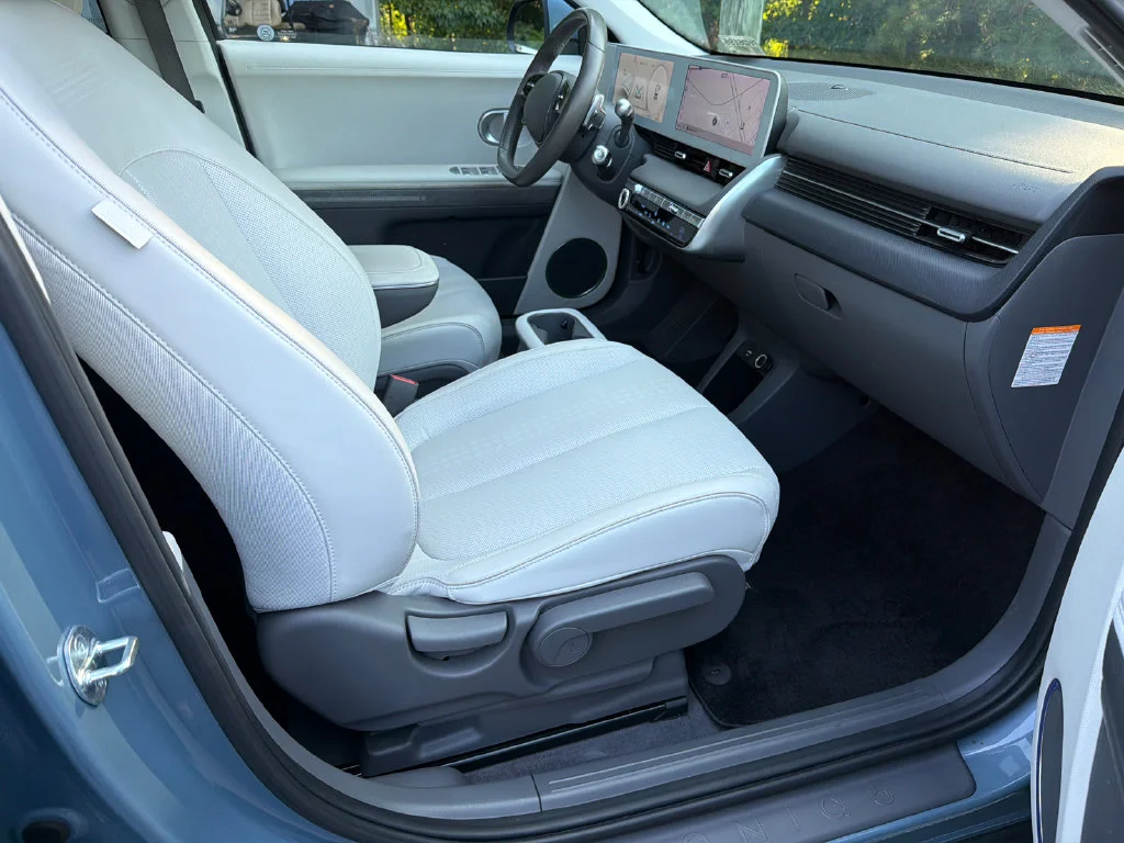 Used 2023 Blue Hyundai SEL image 13
