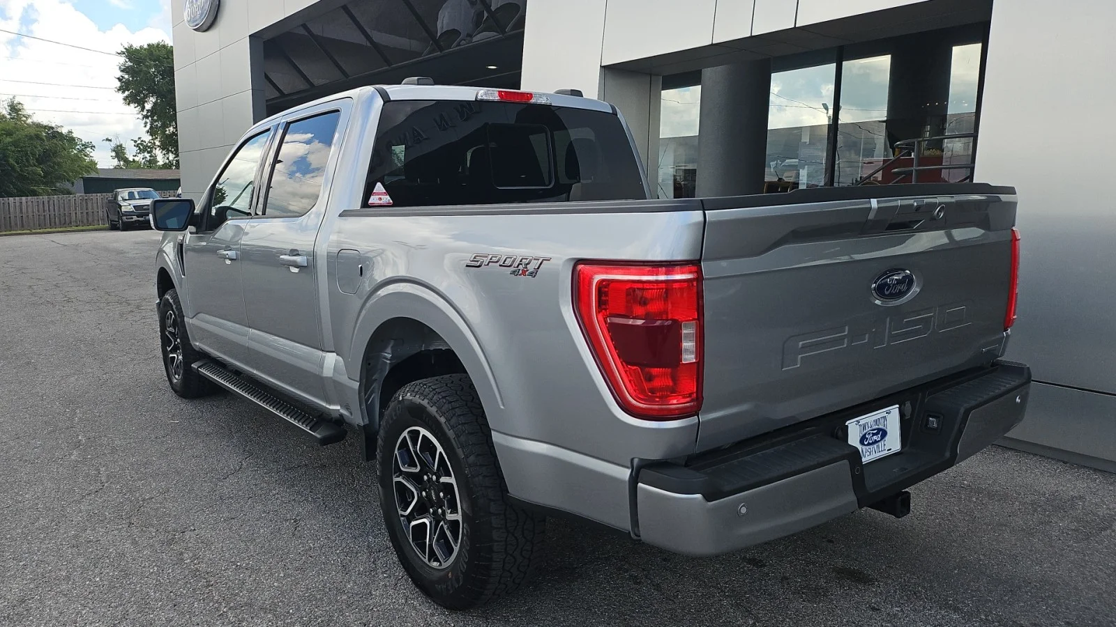Used 2023 Silver Ford XLT image 3