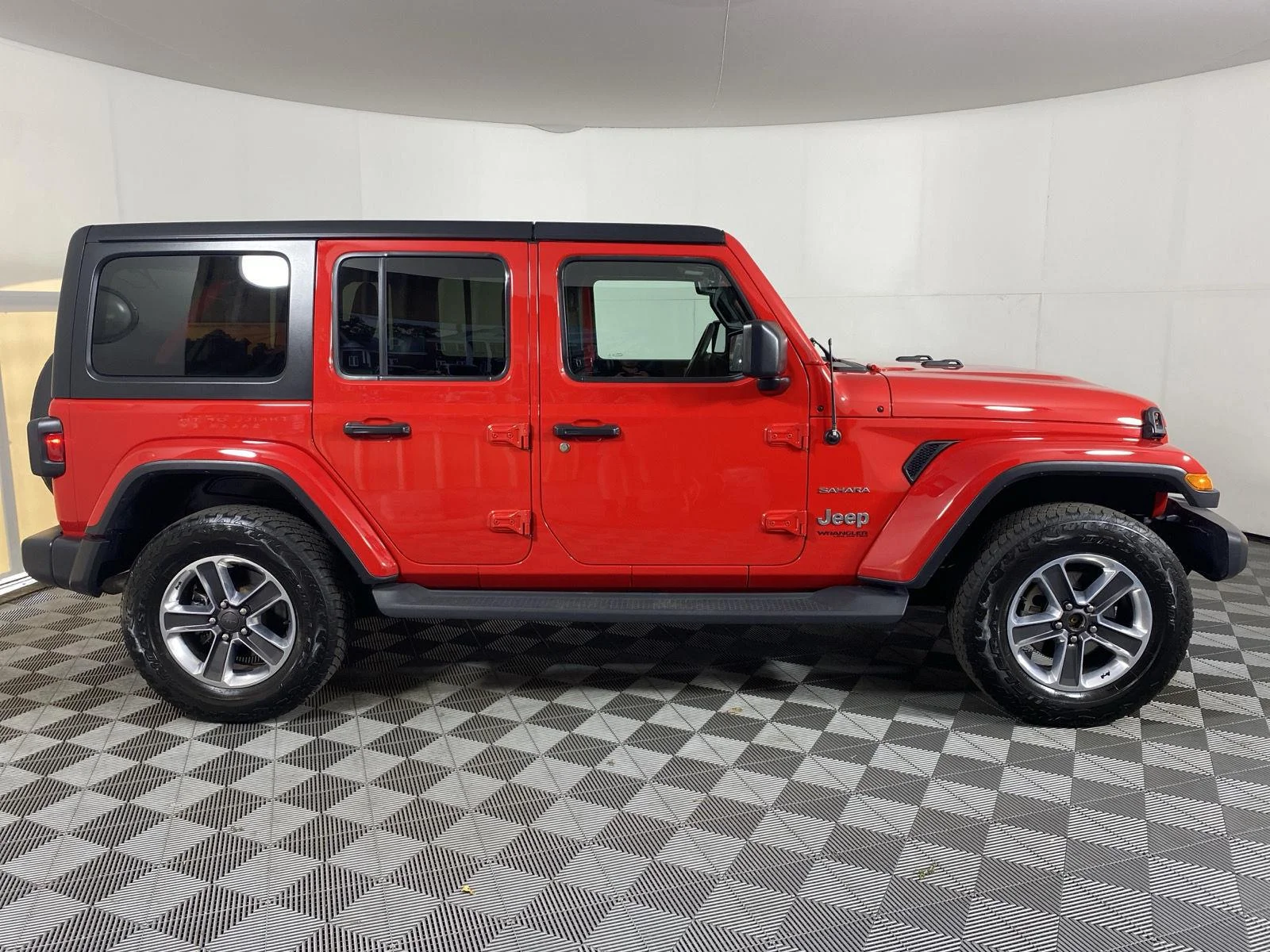 Used 2019 Firecracker Red Clearcoat Jeep Sahara image 4