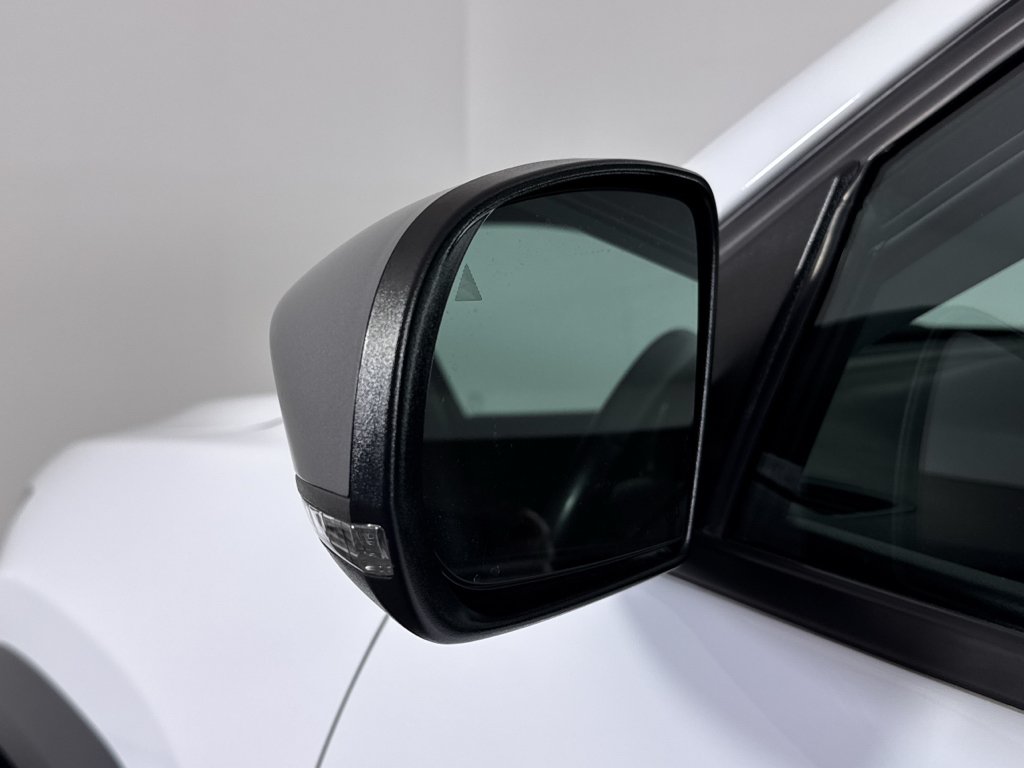 Used 2019 Bright White Clearcoat Jeep Trailhawk Elite image 27