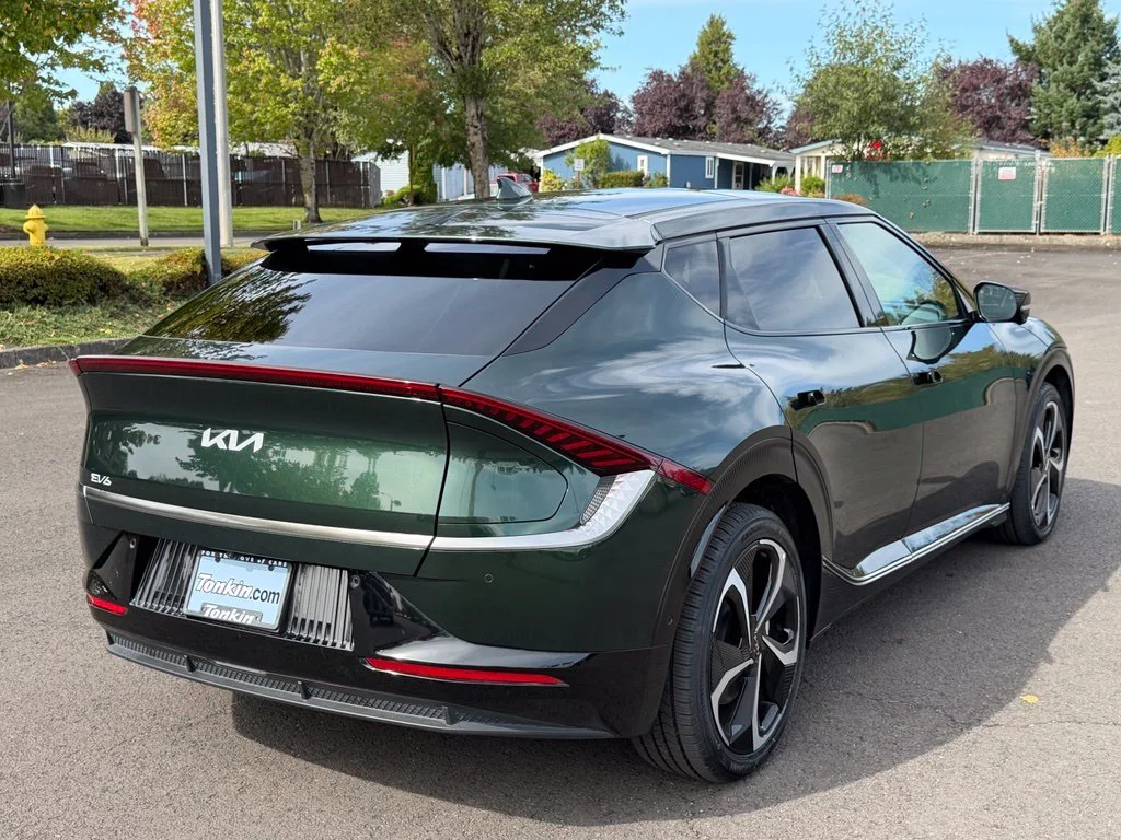 Used 2023 Deep Forest Green Kia GT-Line image 8