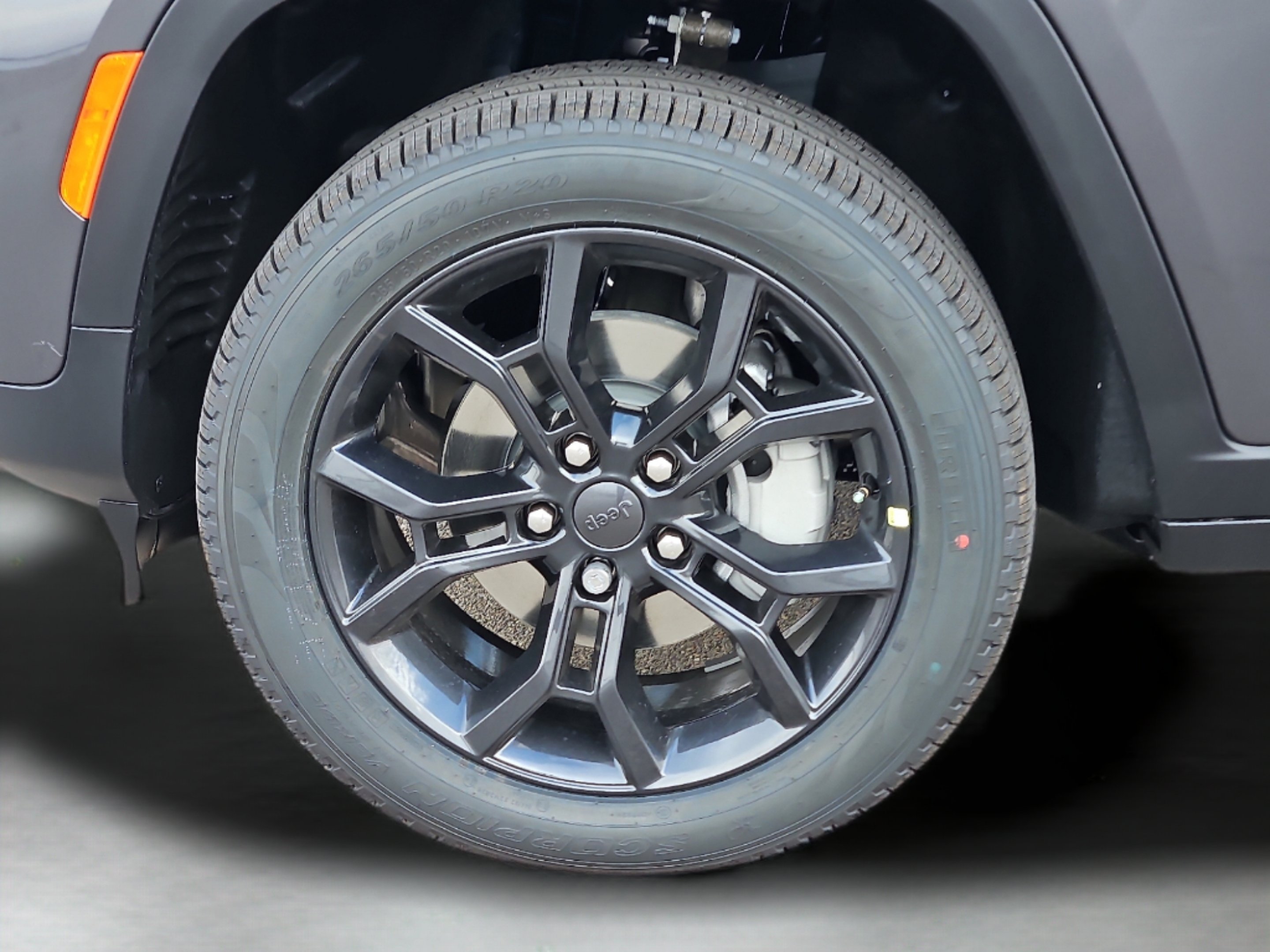New 2025 Baltic Gray Metallic Clear-Coat Exterior Paint Jeep Limited image 9