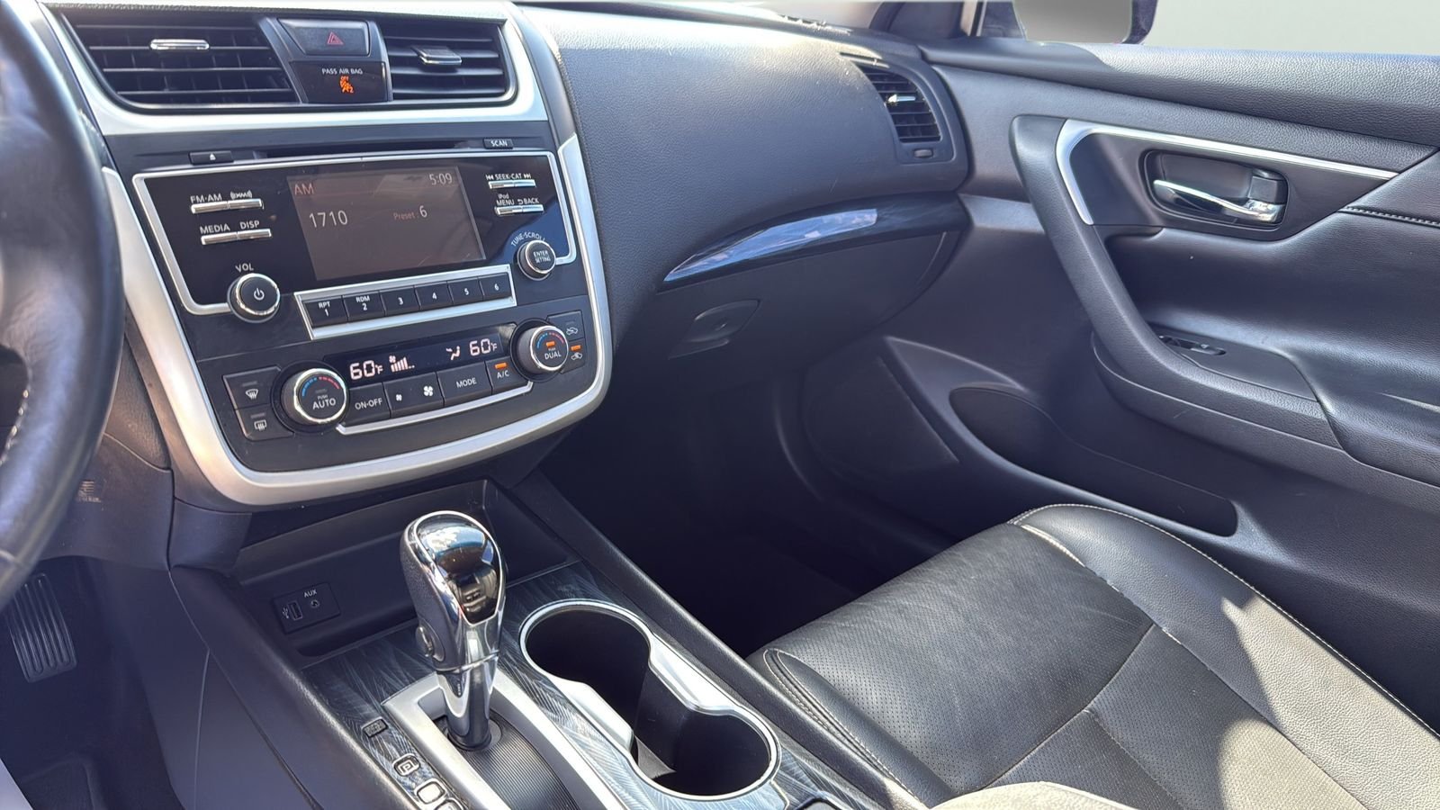 Used 2017 Silver Nissan 2.5 SL image 16