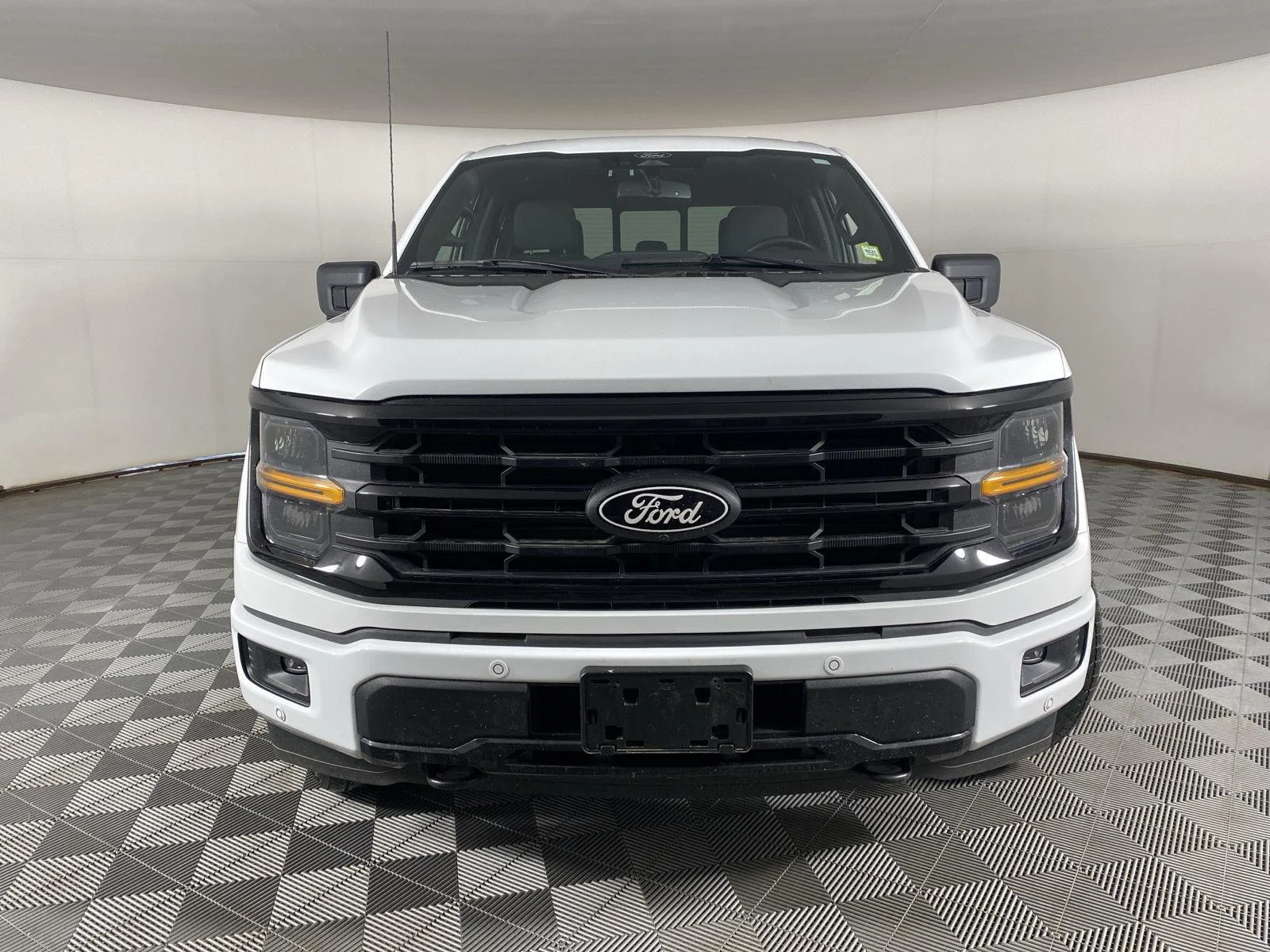 Used 2025 Oxford White Ford XLT image 3