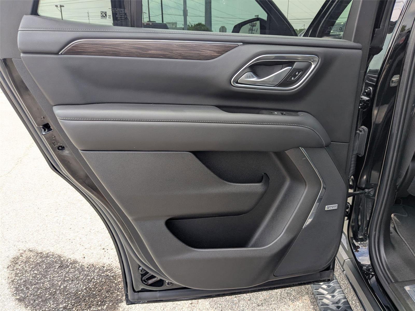 Used 2022 Black Chevrolet Z71 image 23