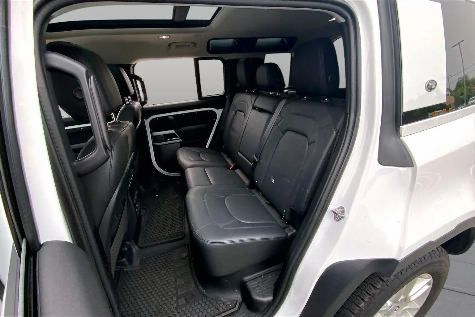 Used 2024 Fuji White Land Rover S image 21