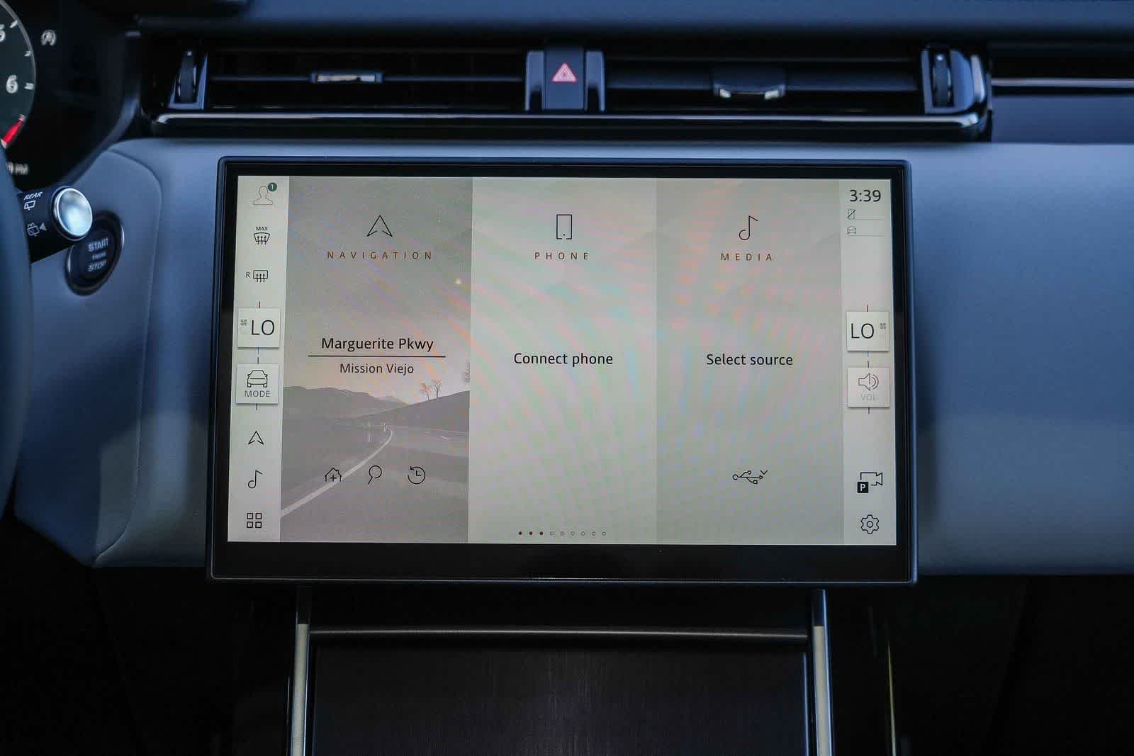New 2026 Santorini Black Land Rover Dynamic SE image 13