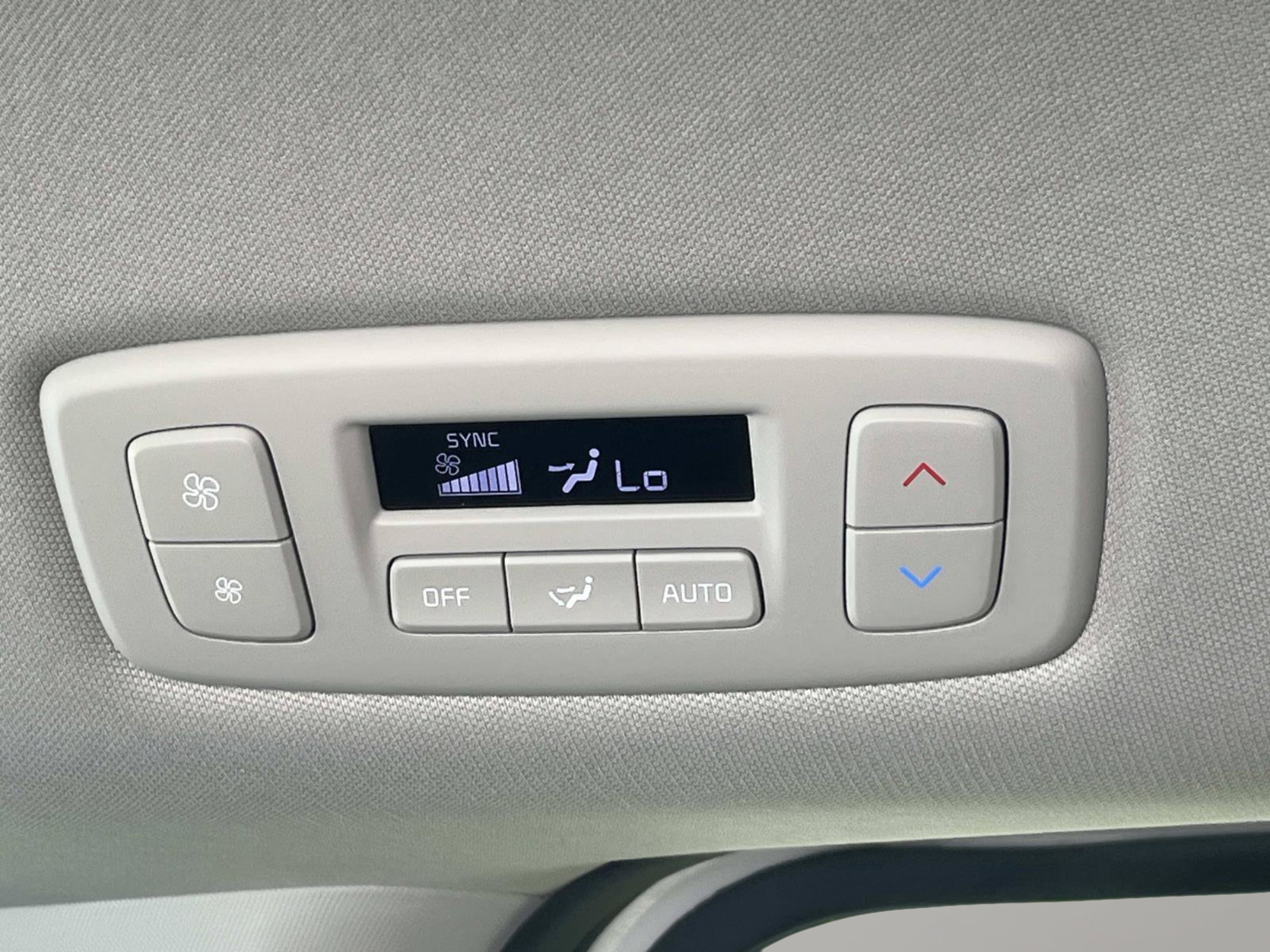 New 2026 Snow White Pearl Kia LX image 16
