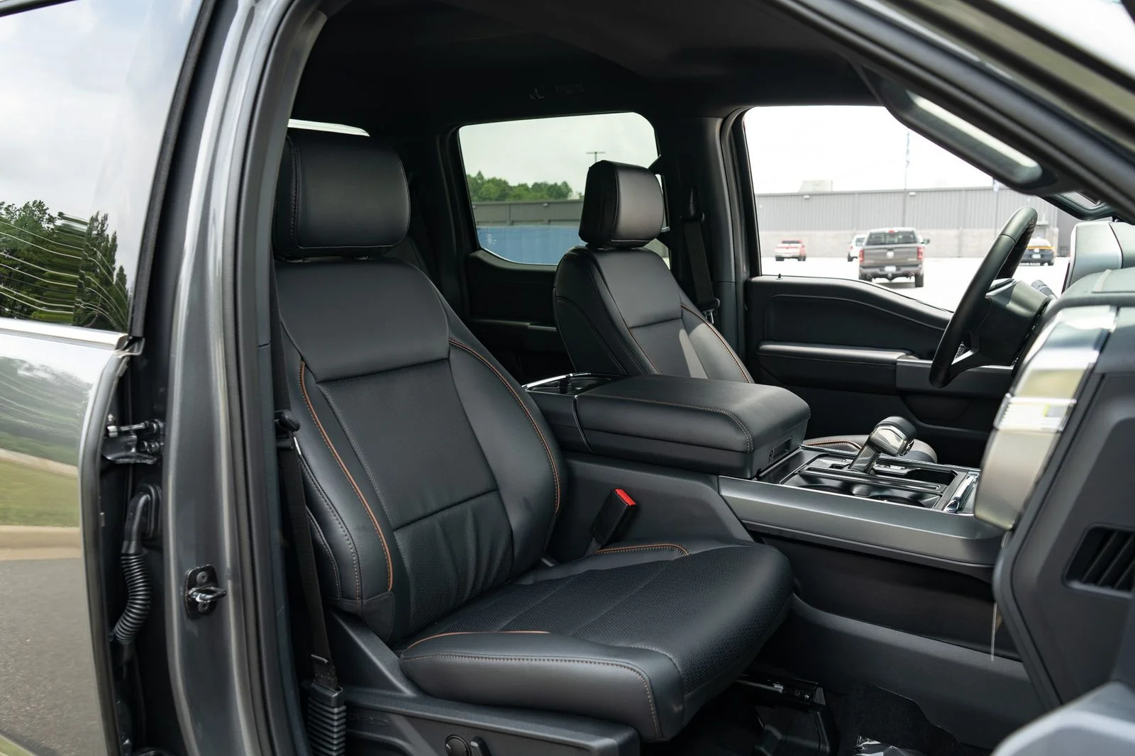 New 2026 Carbonized Gray Metallic Ford Lariat® image 22