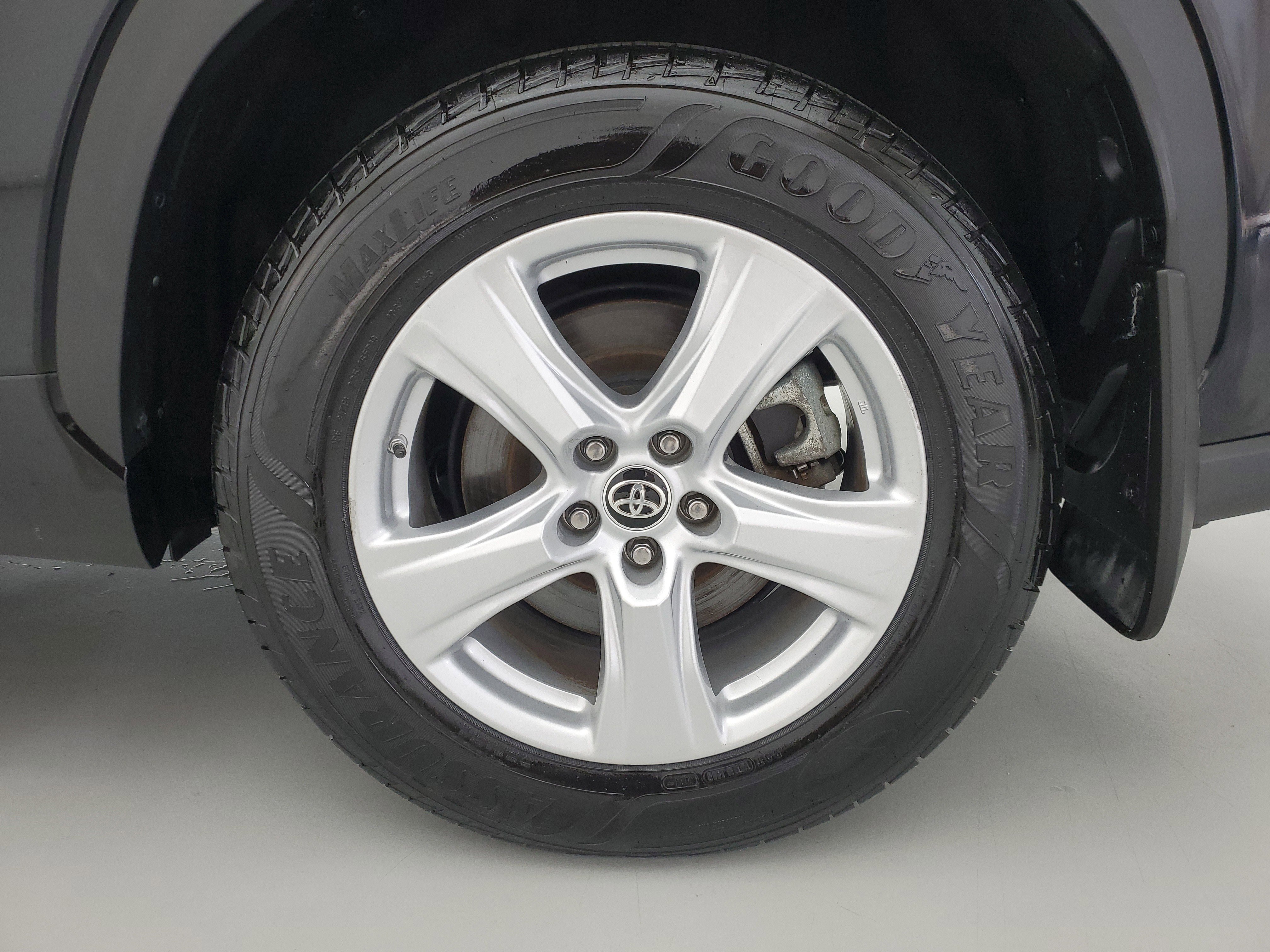 2024 Toyota Highlander LE - Photo 13