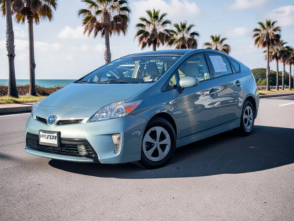 Used 2012 Beige Toyota Three image 2