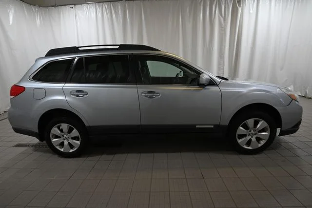 Used 2012 Silver Subaru 2.5i image 12