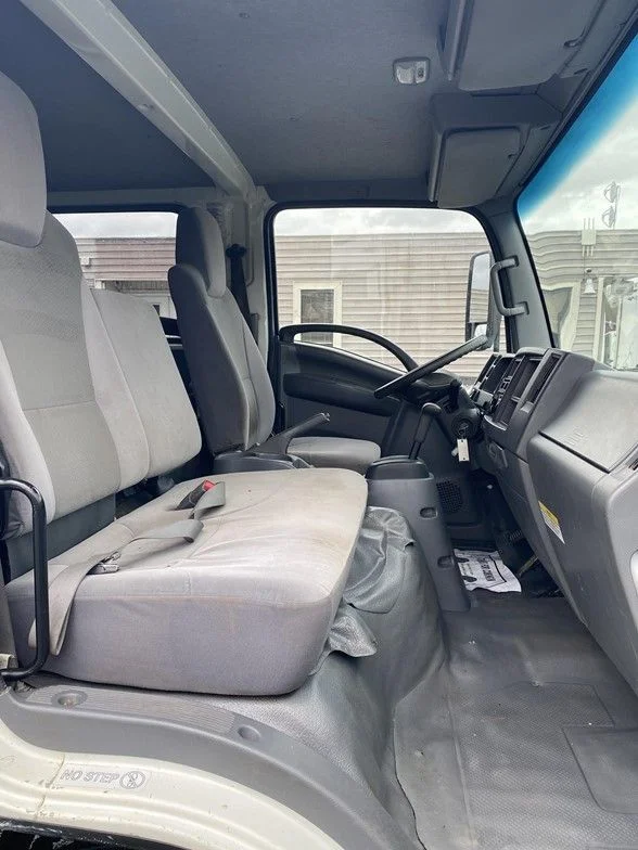 Used 2019 White Isuzu Dump Truck image 40
