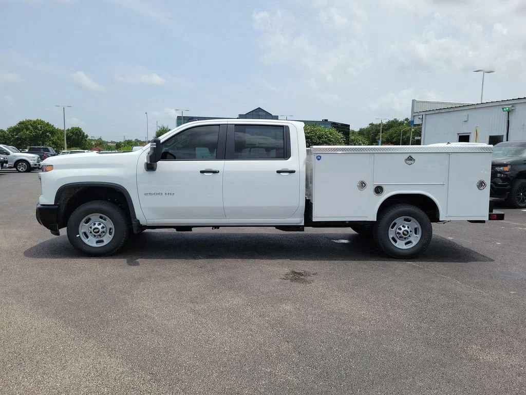 New 2026 Summit White Chevrolet WT image 16
