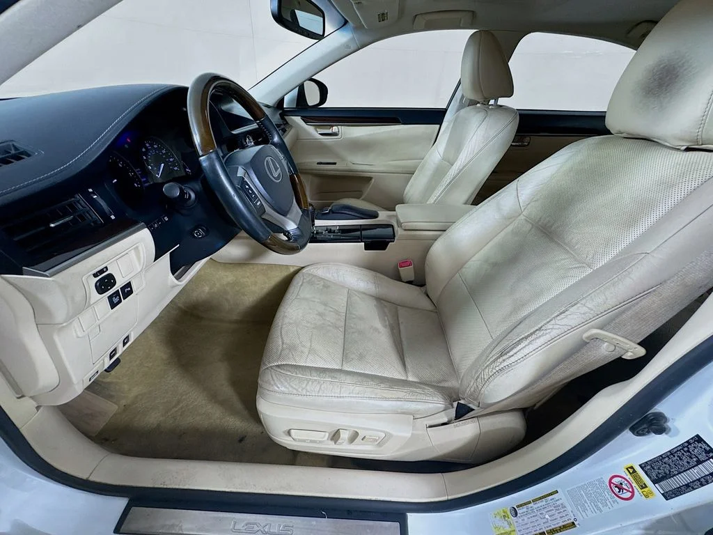 Used 2013 White Lexus 350 image 25