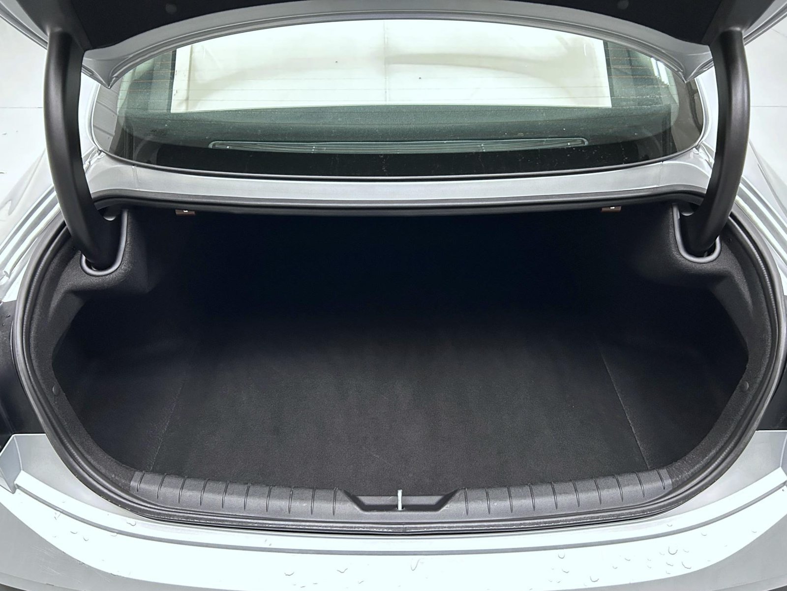 Used 2025 Silver Hyundai SEL image 21