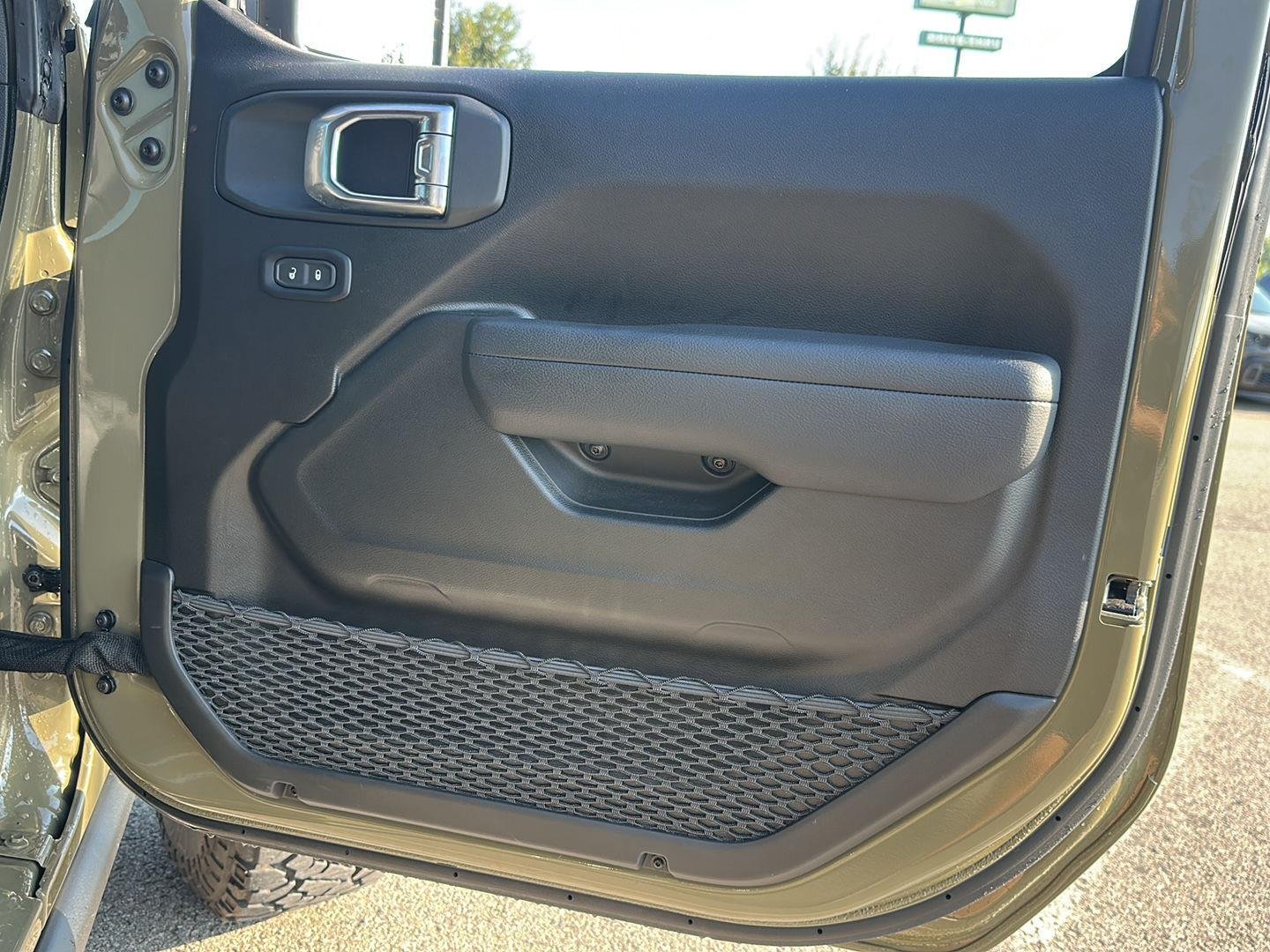 Used 2025 41 Jeep Rubicon image 32