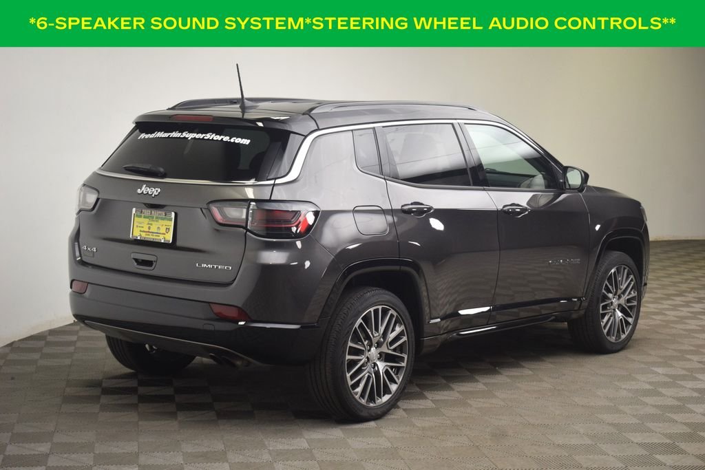 Used 2019 Granite Crystal Metallic Clearcoat Jeep Latitude image 7