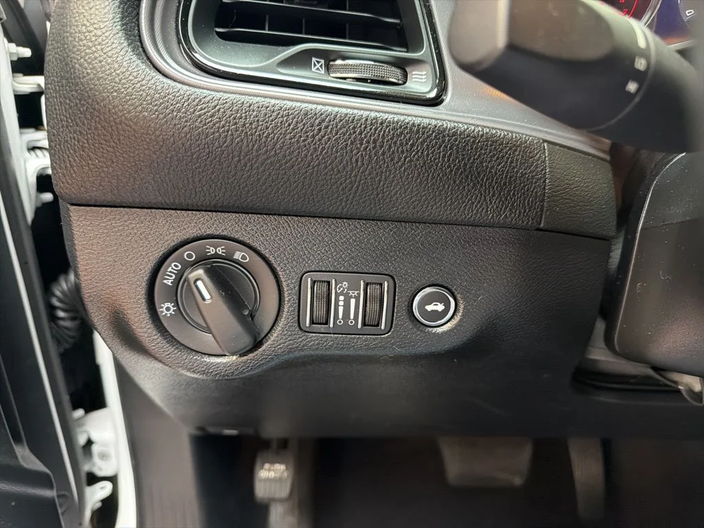 Used 2023 White Dodge SXT image 15