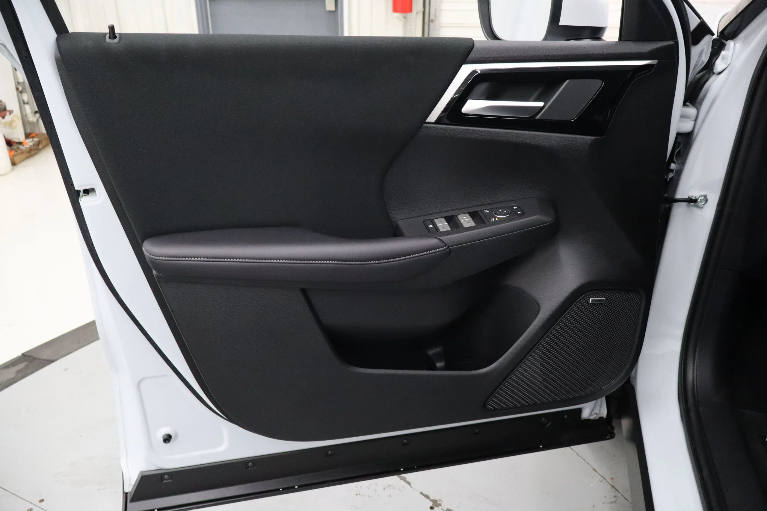 New 2026 White Mitsubishi ES image 10