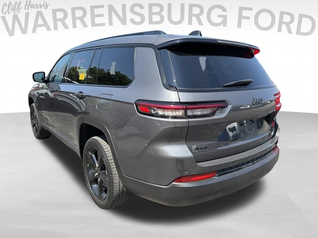 Used 2024 Metallic Jeep Limited image 5