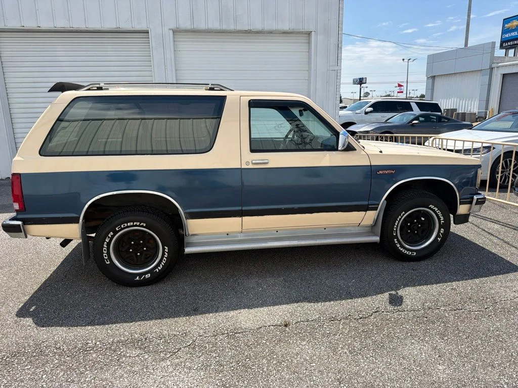 Used 1989 Blue GMC Base image 3