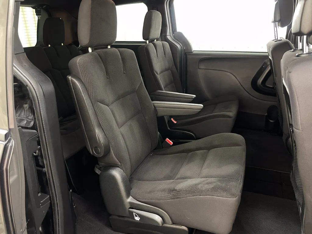 Used 2018 Black Dodge SE Plus image 39