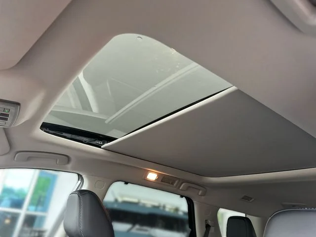 Used 2024 White Nissan Platinum image 23